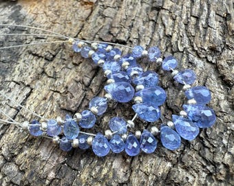 Natuurlijke rustieke tanzaniet handgefacetteerde 3D-druppel brioletten kralen sprankelende fijne kleine druppeltjes 4-7 mm / 0,4 mm gat