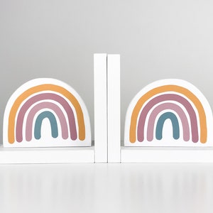 Regenbogen Buchstützen, Boho Kinderzimmer Dekor, Holz Buchstützen für Kinder, Kinderzimmer, Gender Neutral Geschenk, Boho, Scandi, Regenbogen Baby Bild 1