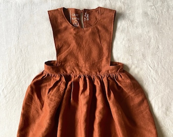 Robe tablier en lin pour fille