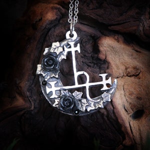 Seal of Lilith necklace with moon crescent and grey roses, handmade Lilith's sigil pendant in fine pewter, witchy jewelry
