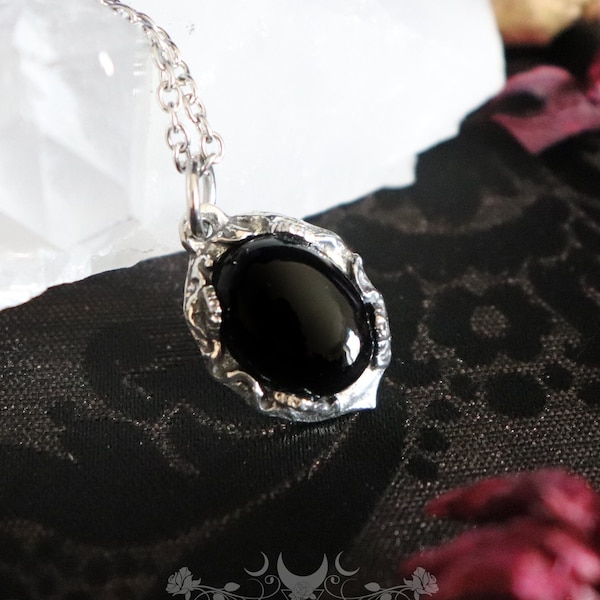 Pendentif en onyx noir naturel, collier gothique artisanal en étain fin