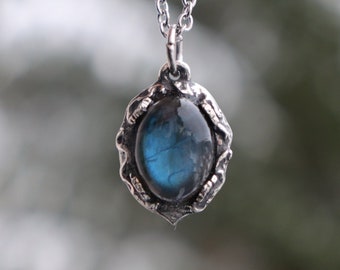 Blue labradorite necklace, nature inspired, feminine and discret jewelry, mother's day gift, pagan jewelry with natural stone