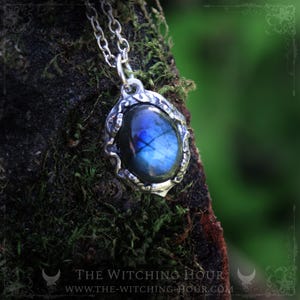 Pendentif en labradorite bleue, inspiré de la nature, bijou païen artisanal discret et féminin, cadeau pour femme, fête des mères