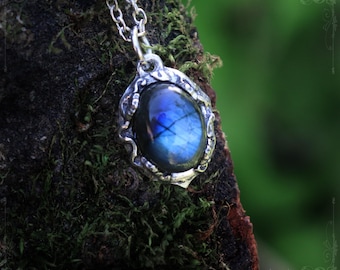 Blue labradorite necklace, nature inspired, feminine and discret jewelry, mother's day gift, pagan jewelry with natural stone