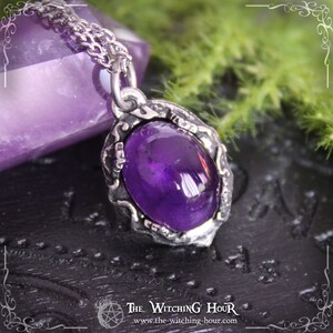 Pendentif en améthyste violette inspiré de la nature, bijou païen artisanal, cadeau fête des mères, collier discret pour femme avec pierre naturelle de qualité, bijou gothique fait main