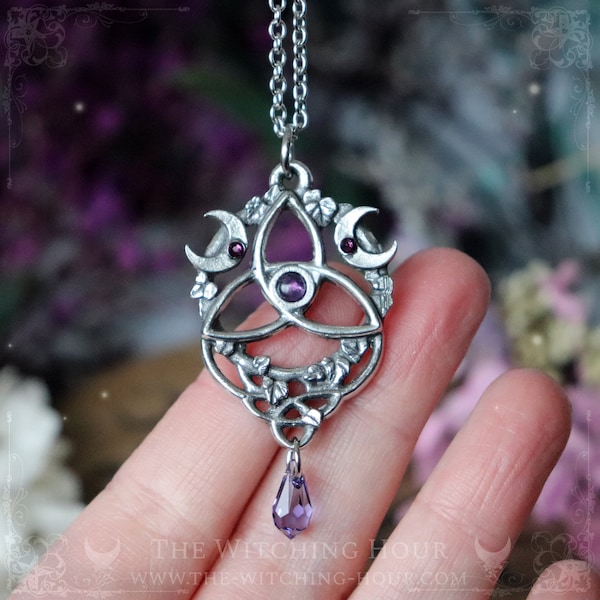 Collar triquetra élfico en amatista natural, joyería gótica artesanal en peltre fino hipoalergénico.