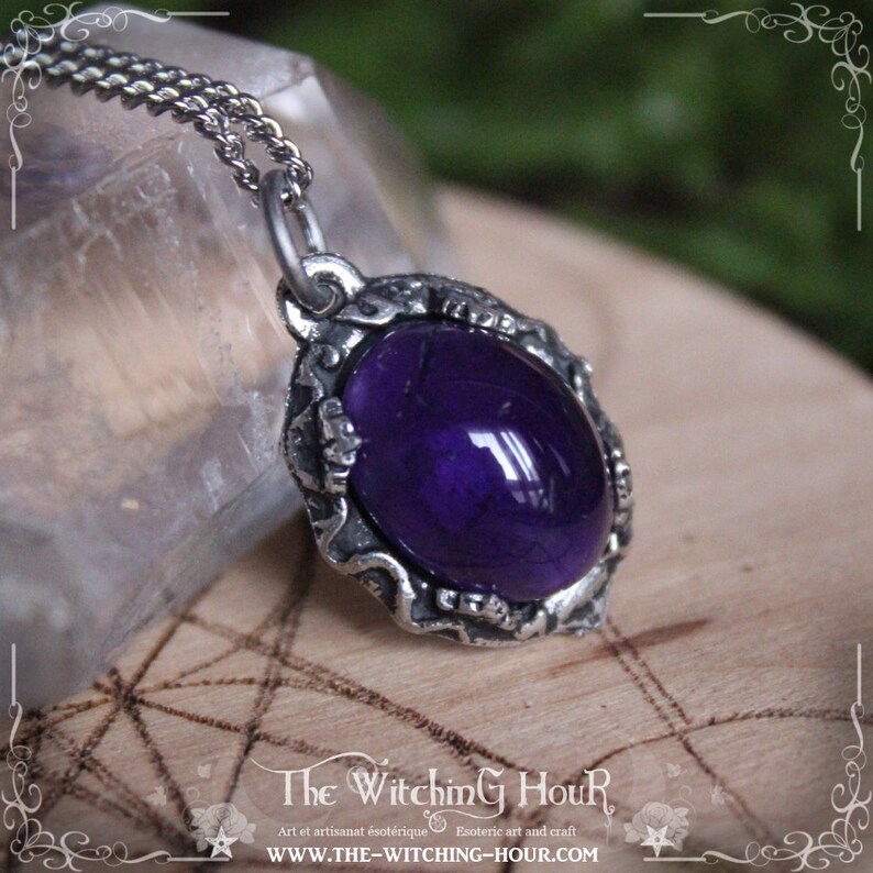 Pendentif en améthyste violette inspiré de la nature, bijou païen artisanal, cadeau fête des mères, collier discret pour femme avec pierre naturelle de qualité, bijou gothique fait main