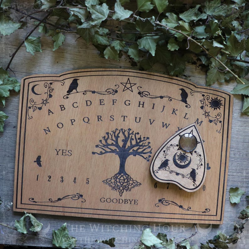 Ouija, planche ouija, planche de divination, outil de divination, ésotérisme, potion. : gravure
