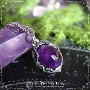 Pendentif en améthyste violette inspiré de la nature, bijou païen artisanal, cadeau fête des mères, collier discret pour femme avec pierre naturelle de qualité, bijou gothique fait main