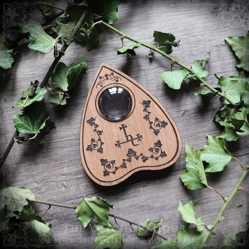 Pointeur ouija avec sigil de Lilith, goutte en bois gravé outil pour le spiritisme ou décoration ésotérique, arts occultes et divination, planche à esprit
