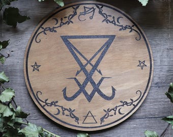Sigilo de madera grabado de Lucifer para decoración de altar o ritual oculto, hecho a mano.