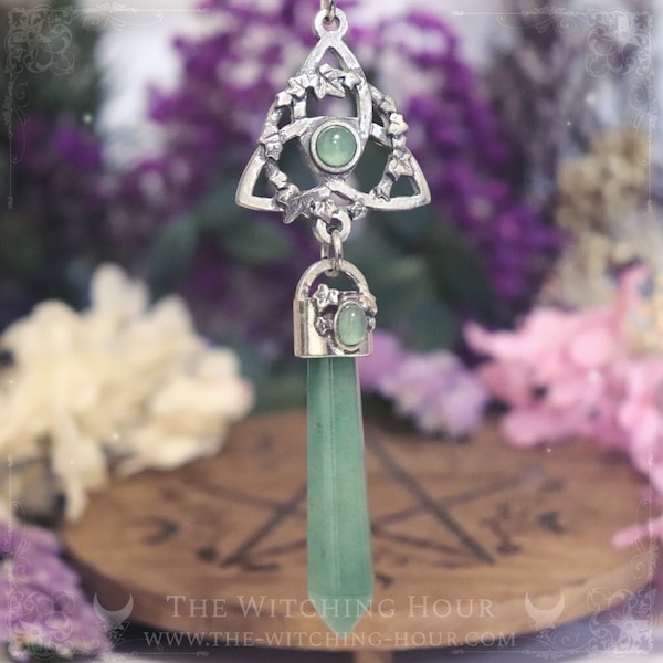 Collier pendule triquetra en aventurine verte, pendentif nœud celtique, bijou païen artisanal en pierre naturelle