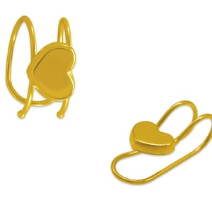 Aretes tipo puño de oro amarillo macizo de 14 quilates para mujer, con cierre de clip para cartílago, sin perforaciones, con forma de corazón.