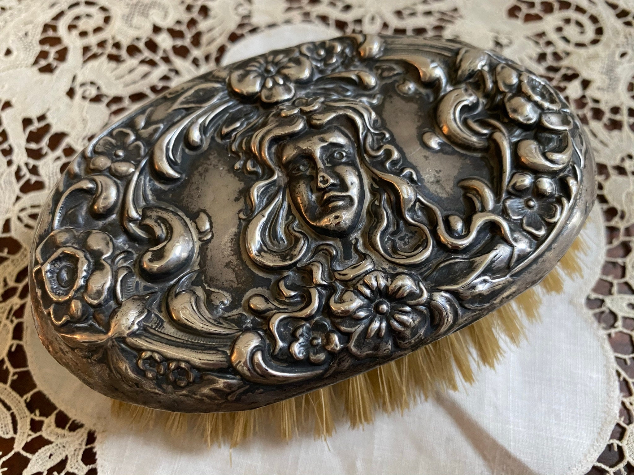 Antique Art Nouveau Sterling Silver Clothes Brush: Woman display picture 3