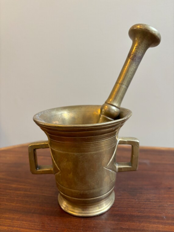 Antique 18th C Brass Mortar and Pestle: Incised Apothecary  display picture 1