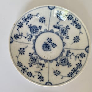 18th C Limbach Thuringia Germany Hard Paste Porcelain Tea Saucer Strawflower Pattern 1 Fleabite Hand Painted Clover Mark S#1