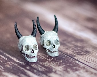 リアルなハンドメイドの悪魔の人間の頭蓋骨のイヤリング、ハロウィンジュエリー