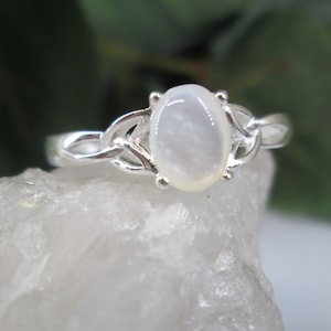 Celtic Mother of Pearl Ring&gt;Sterling Silver Genuine Mother of Pearl Celtic Ring,Love & Friendship Ring,925 Silver Mother of pearl ring
