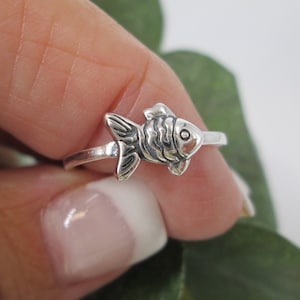 Sterling Silver FISH Ring&gt;925 Fish ring,Small FISH Ring,Dainty Fish Ring,Fisherman ring,Pet Goldfish ring,Silver Fiash Ring,Ocean Theme ring