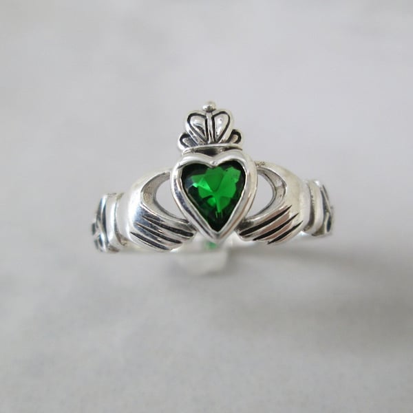 Sterling CLADDAGH Ring with Emerald>925 Silver Emerald Claddagh ring,Celtic ring,Emerald Heart ring,Emerald Claddagh ring,Sterling Claddagh