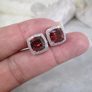 Garnet Earrings&gt;925 Sterling Earrings,925 Garnet Studs,Halo Setting studs,Garnet Earrings,925 Garnet Earrings,925 sterling,Garnet Jewelry