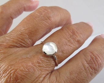 Mother of Pearl Ring>925 Sterling Silver ring,Genuine Mother of Pearl,Pearl ring,Dainty ring,925 Ring,Glistening Mother of Pearl,White Shell