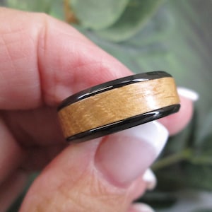 Titanium WHISKEY BARREL Band&gt;Gorgeous Whiskey Barrel Wood ring,Titanium ring,Strong and Durable,Whisky barrel ring,Whiskey,Whisky,Wedding