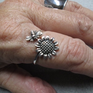 Sunflower Ring with Bumble Bee&gt;925 Sterling Silver Sunflower ring,Queen Bee ring&gt;Sterling Bumble Bee ring,Sunflower ring,Flower ring