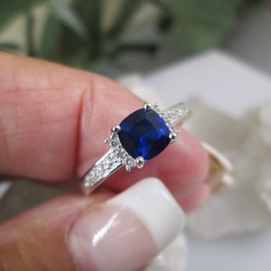 925 Sterling Blue Sapphire Ring&gt;Cushion Cut Sapphire ring,Sparkling CZ&#39;s&gt;925 Sapphire ring,Minimalist,Engagement,Dainty ring,Non tarnish