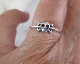 SKULL and CROSSBONES Ring>925 Sterling Silver ring,925 Skull ring,Skull and Crossbones,Sterling Silver ring,Poison ring,Biker Ring,925 ring