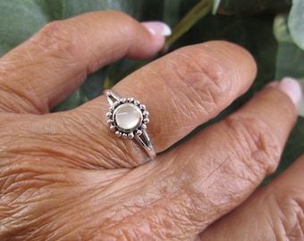 Mother of Pearl Ring>925 Sterling Silver ring,Genuine Mother of Pearl,Pearl ring,Dainty ring,925 Ring,Glistening Mother of Pearl,White Shell
