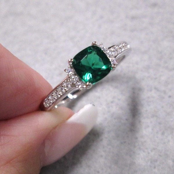 Anillo de esmeralda>Impresionante anillo de plata de ley 925 con esmeralda talla cojín y circonitas cúbicas>Anillo de compromiso, promesa, delicado, no se deslustra, anillo de esmeralda, esmeralda