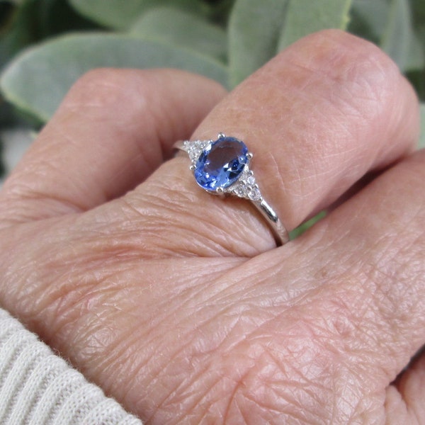 Tanzanite 925 Sterling Ring with Simulated Diamonds>Oval Cut>Dainty Tanzanite Ring,Tanzanite, 925 ring, Sterling ring,Minimalist,925 ring