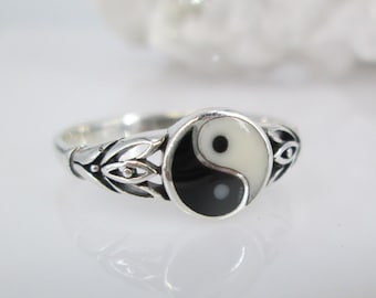 Yin and Yang Ring>Sterling Silver YinYang Ring,925 Yin-Yang ring,Dainty Yin and Yang Ring,Chinese Philosophy,Taoism,Fengshui,925 Sterling