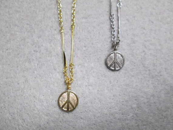 Original Vintage 1960's PEACE SIGN necklaces>Gold… - image 2
