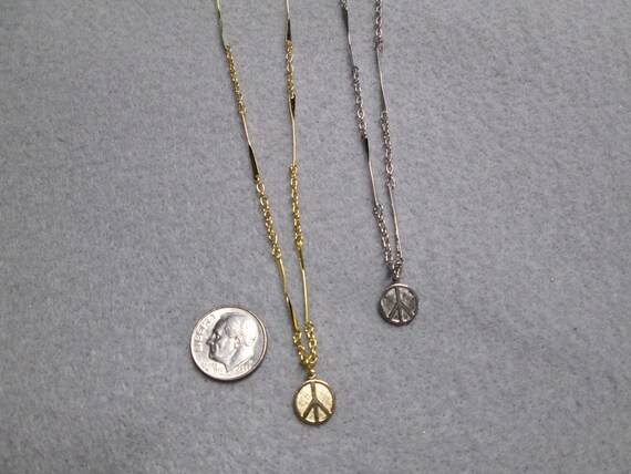 Original Vintage 1960's PEACE SIGN necklaces>Gold… - image 3