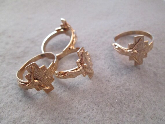 Gold CRUCIFIX Ring>Nicely detailed Gold Crucifix … - image 5