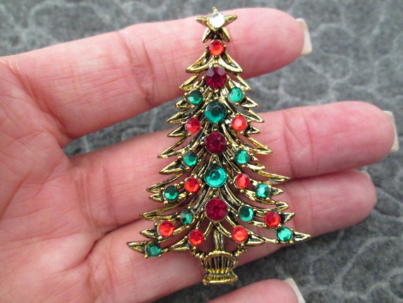Vintage SIGNED Hollycraft Christmas Tree Pin>Holl… - image 1