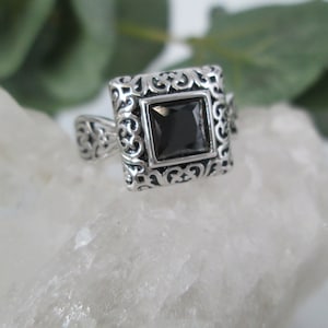 Black Onyx Ring&gt;Sterling Silver Onyx Ring,Victorian Onyx Ring,Old World Onyx Ring,Antique Style Black Onyx Ring,Princess Cut Onyx ring