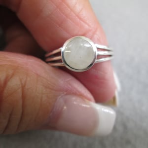 Sterling Silver MOONSTONE Ring&gt;925 Sterling Moonstone ring,Dainty Sterling Ring,Moonstone Jewelry,Moon Stone Ring,925 rings,Lunar Moon