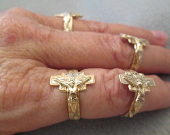 Gold CRUCIFIX Ring>Nicely detailed Gold Crucifix Ring,Adjustable Gold Crucifix, Vintage 1960's,new old stock>Adjustable,Unisex>BLOWOUT SALE