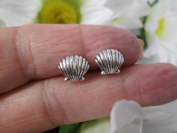 925 SHELL Stud Earrings>Sea Shell Stud earrings,925 Sterling Silver Shell Earring,Silver Sea Shell earrings,Small 925 Sea Shell Earrings