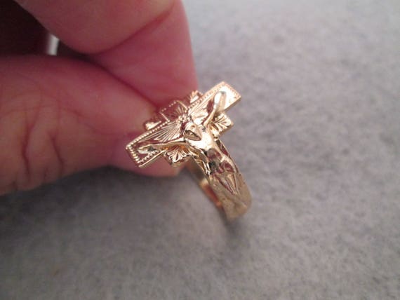 Gold CRUCIFIX Ring>Nicely detailed Gold Crucifix … - image 2