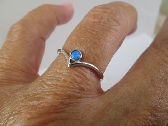 Dainty Blue OPAL V Ring>925 Sterling Silver ring,Opal Ring,Minimalist ring,925 rings,Opal jewelry,Love,925 Opal Rings,Sterling Opal Ring