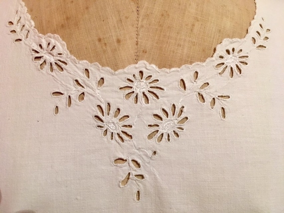 Crisp White French Nightie/Nightdress. Old Linen N