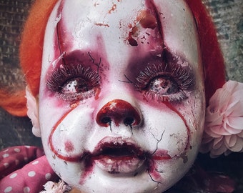 Bambola appena nata del clown Pennywise