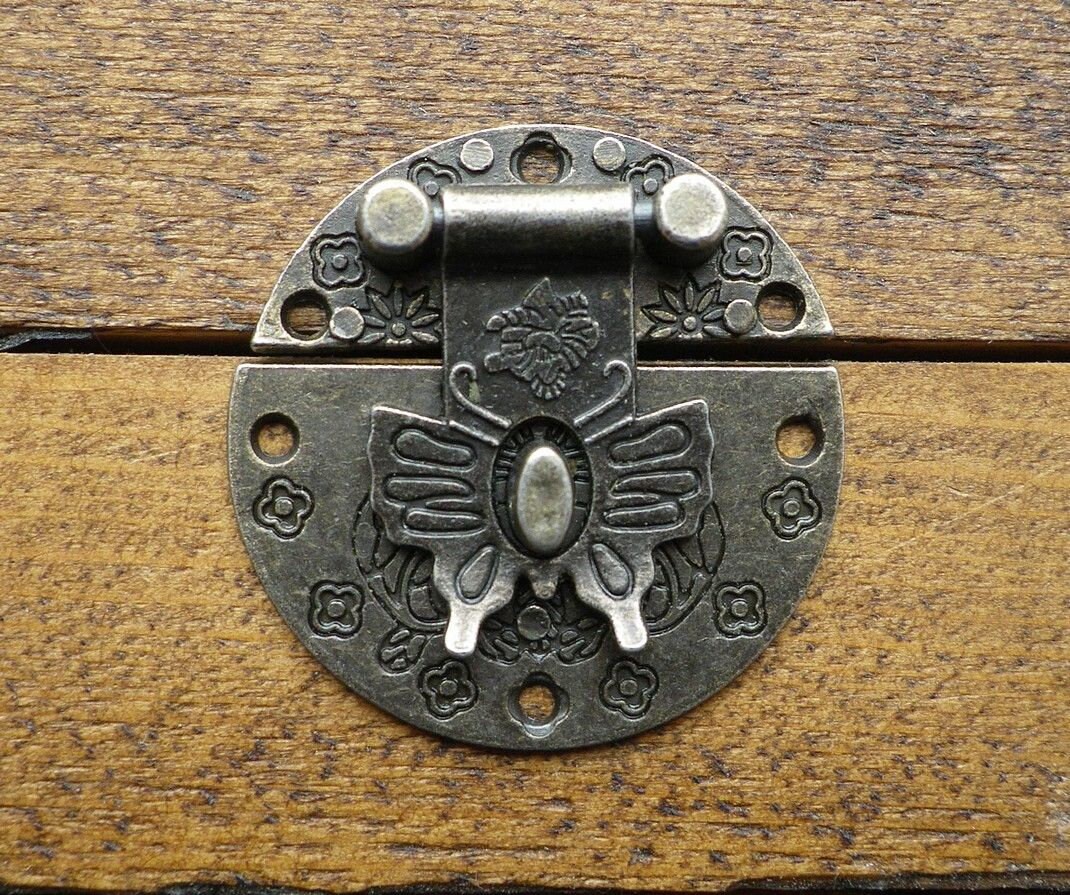Pair of buckle clasps box closer latch decoration ornate bronze finish C024 Pair of buckle clasps box closer latch decoration ornate bronze finish C024