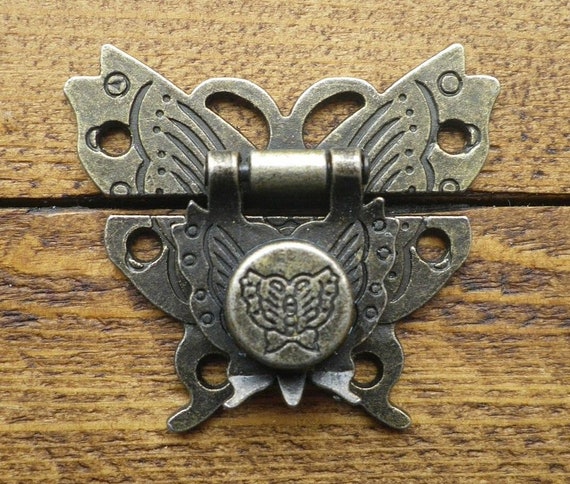 Pair of buckle clasps box closer latch decoration ornate bronze finish C024 Pair of buckle clasps box closer latch decoration ornate bronze finish C024