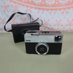 Vintage Kodak 133x Instamatic Camera With Case Display Camera