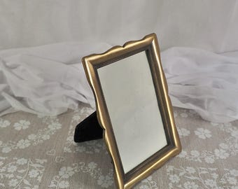 Vintage Gold Coloured Photo Frame: Small Ornate Picture Frame